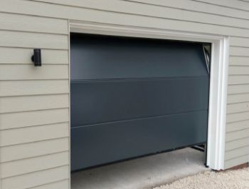Alutech Trend insulated sectional in large rib smooth Anthracite Grey